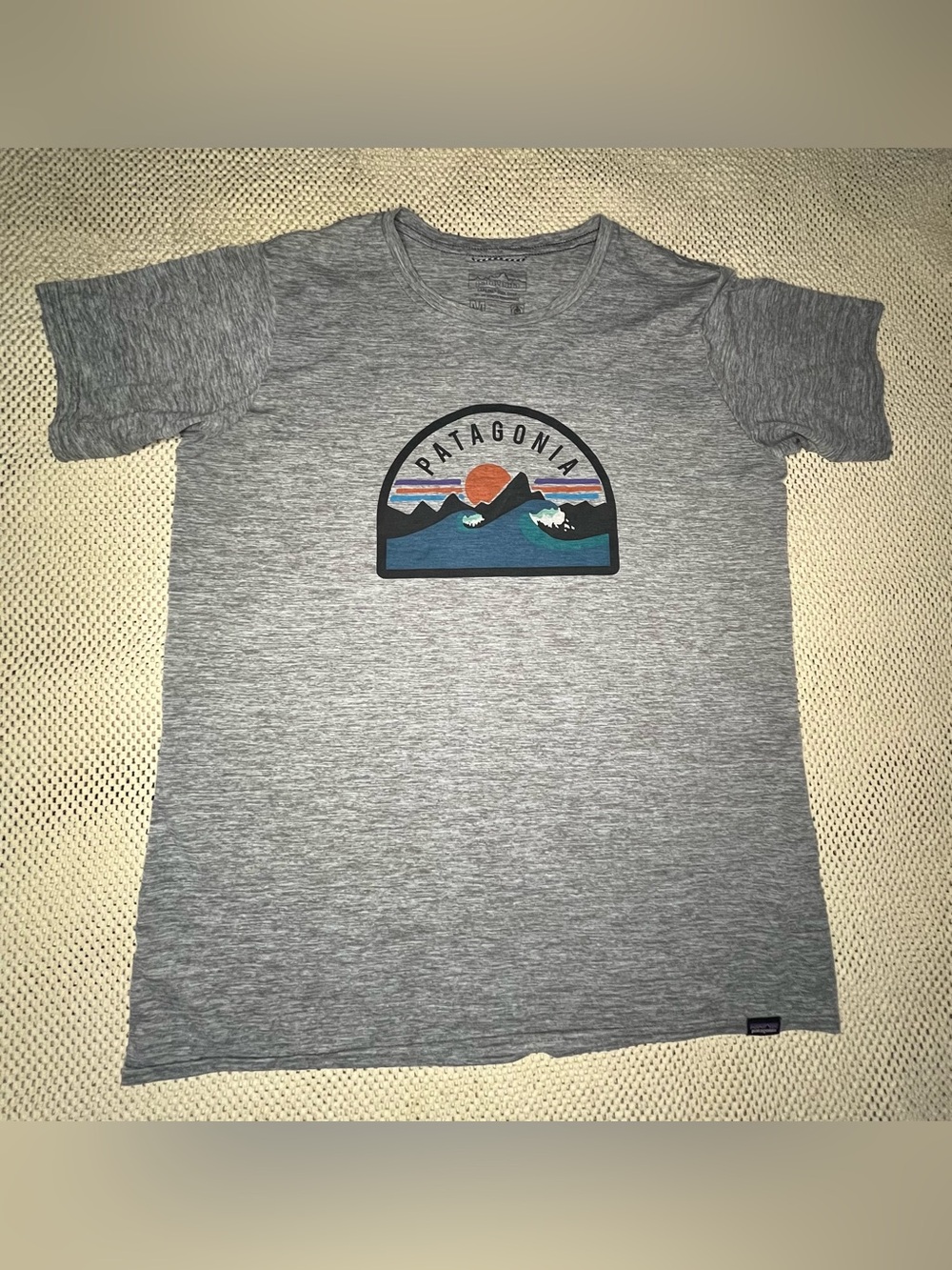 Patagonia Capilene 50 UPF Cool Daily Graphic Shirt Women's Gray Heather M